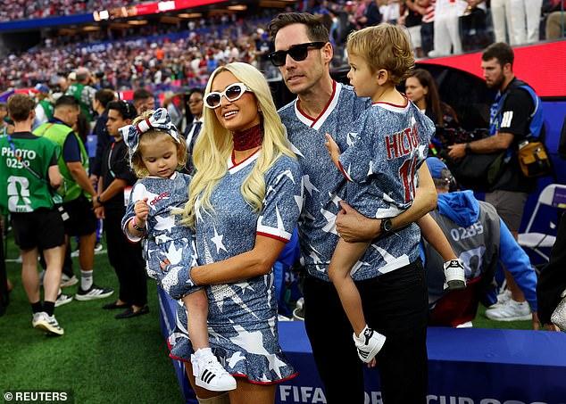 Cả "dải ngân hà" tại trận Mỹ - Thổ Nhĩ Kỳ: Brad Pitt đầy phong độ, Paris Hilton định nghĩa lại khái niệm "giao bóng"- Ảnh 4.