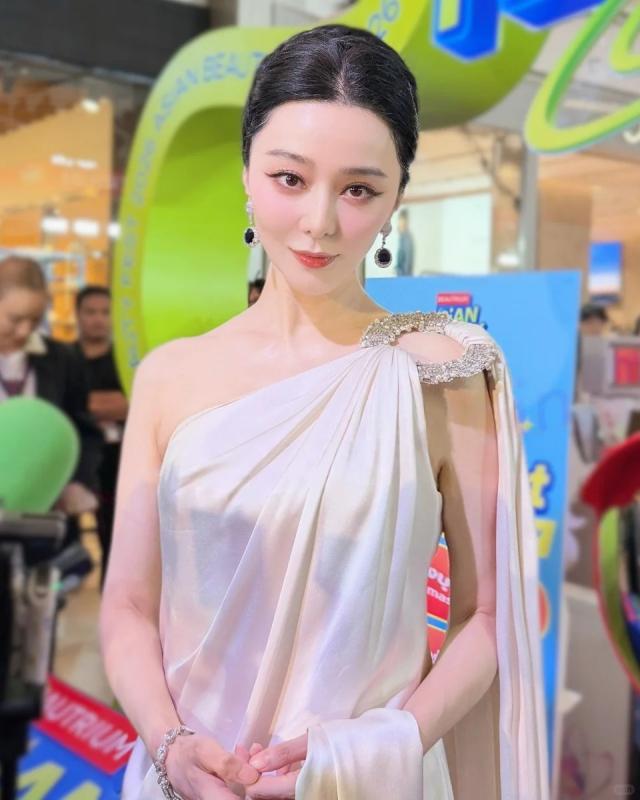 Phạm Băng Băng sang Thái Lan bán mặt nạ ở hội chợ, visual cam thường zoom đến đâu hết hồn đến đó- Ảnh 8.