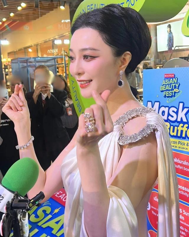 Phạm Băng Băng sang Thái Lan bán mặt nạ ở hội chợ, visual cam thường zoom đến đâu hết hồn đến đó- Ảnh 9.