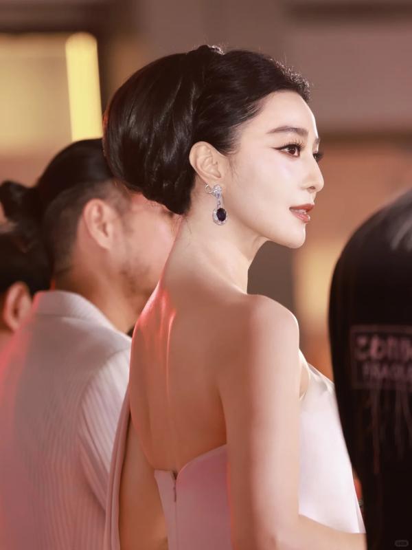 Phạm Băng Băng sang Thái Lan bán mặt nạ ở hội chợ, visual cam thường zoom đến đâu hết hồn đến đó- Ảnh 4.