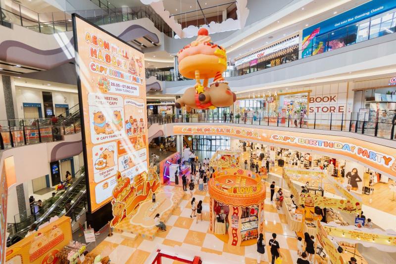 Hà Nội nắng như đổ lửa, nhiều người chuyển sang xu hướng vui chơi All-in-One - Ảnh 1.
