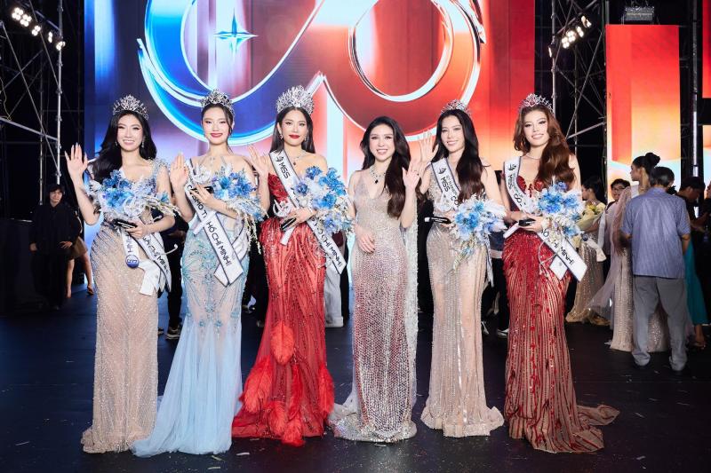 CEO Lâm Ngân ngồi ghế nóng cuộc thi sắc đẹp, trực tiếp đội tiara cho Á khôi 2 Miss Cosmo TP. HCM 2026 - Ảnh 1. CEO Lâm Ngân ngồi ghế nóng cuộc thi sắc đẹp, trực tiếp đội tiara cho Á khôi 2 Miss Cosmo TP. HCM 2026 - Ảnh 1.