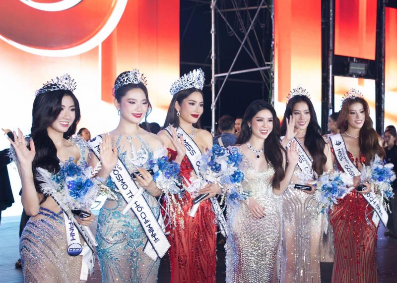 CEO Lâm Ngân ngồi ghế nóng cuộc thi sắc đẹp, trực tiếp đội tiara cho Á khôi 2 Miss Cosmo TP. HCM 2026 - Ảnh 2. CEO Lâm Ngân ngồi ghế nóng cuộc thi sắc đẹp, trực tiếp đội tiara cho Á khôi 2 Miss Cosmo TP. HCM 2026 - Ảnh 2.