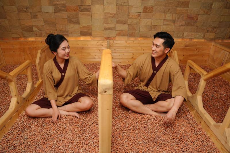 Người dân đang thay đổi cách chi tiền cho sức khỏe - Ảnh 1.