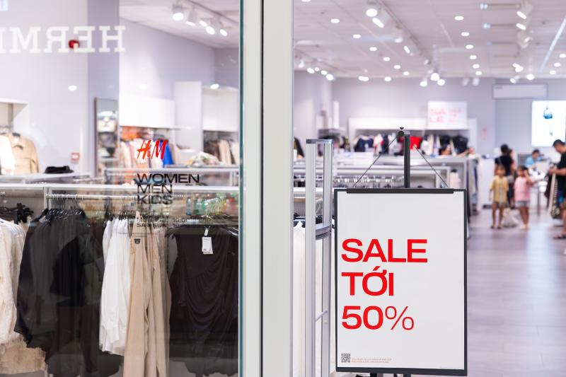 Tận hưởng End of Season Sale tại Crescent Mall: 3 ngày vàng cho hội xê dịch, lên đời vali du lịch với giá trong mơ!- Ảnh 2.
