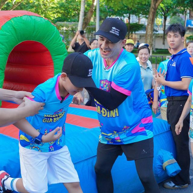 Trường Giang hội ngộ diễn viên Lương Thế Thành, Lê Phương tại Cần Thơ, cùng 500 gia đình ba thế hệ làm điều đặc biệt - Ảnh 2.
