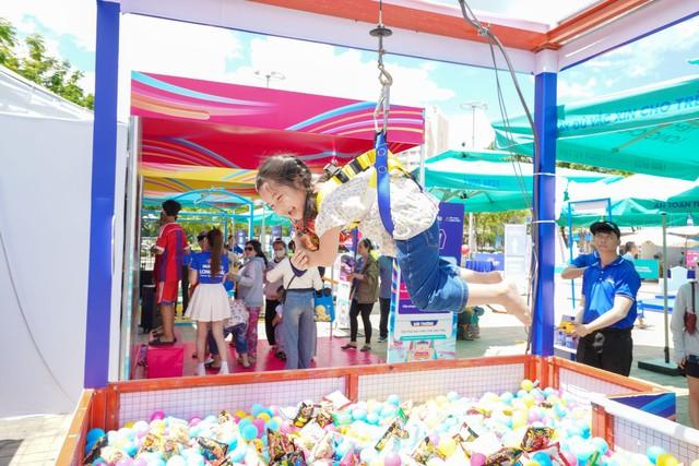 Trường Giang hội ngộ diễn viên Lương Thế Thành, Lê Phương tại Cần Thơ, cùng 500 gia đình ba thế hệ làm điều đặc biệt - Ảnh 5.