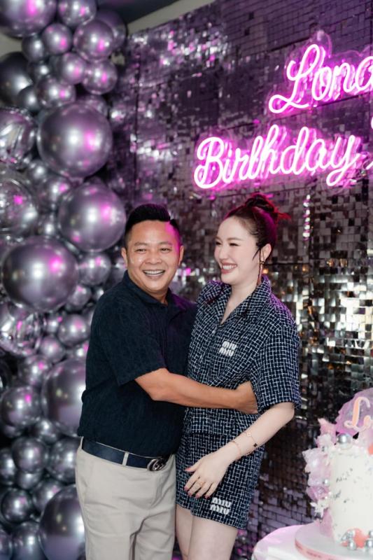 2 cặp đôi Vbiz đi sự kiện vẫn dành sự quan tâm đặc biệt cho nhau, netizen nhìn mà ghen tỵ- Ảnh 1.