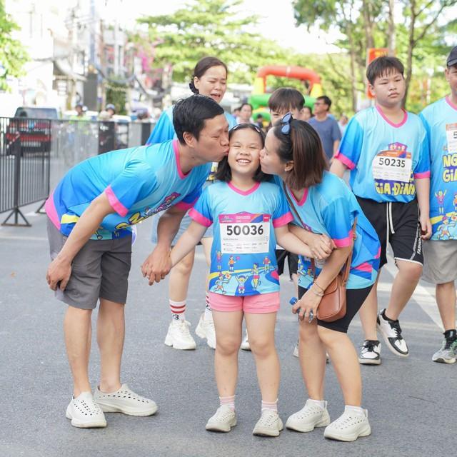 Trường Giang hội ngộ diễn viên Lương Thế Thành, Lê Phương tại Cần Thơ, cùng 500 gia đình ba thế hệ làm điều đặc biệt - Ảnh 8.