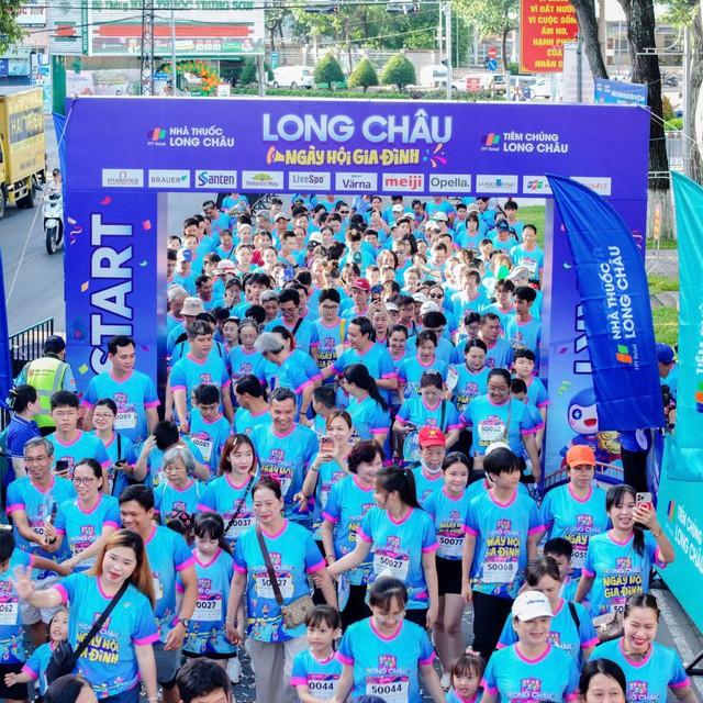Trường Giang hội ngộ diễn viên Lương Thế Thành, Lê Phương tại Cần Thơ, cùng 500 gia đình ba thế hệ làm điều đặc biệt - Ảnh 9.