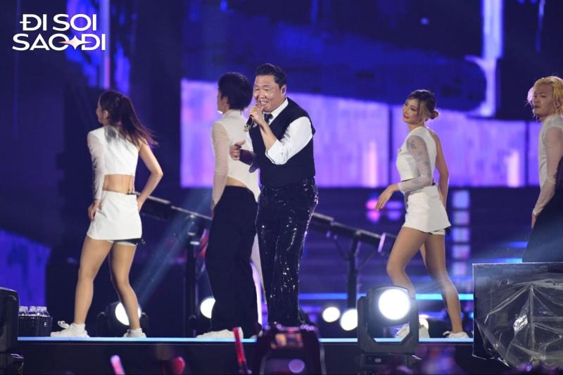 Jay Park cùng "dàn con cưng" LNGSHOT khiến Mỹ Đình “vỡ trận”, Wendy - Kwon Eun Bi đẹp như tiên tử tại K-PULSE HANOI 2026- Ảnh 17. Jay Park cùng "dàn con cưng" LNGSHOT khiến Mỹ Đình “vỡ trận”, Wendy - Kwon Eun Bi đẹp như tiên tử tại K-PULSE HANOI 2026- Ảnh 17.