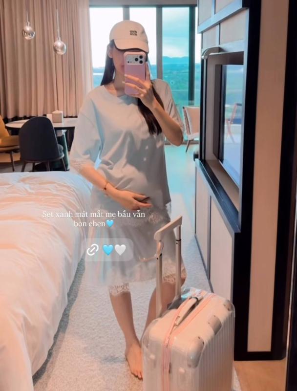 Không còn che giấu, Á hậu Việt khoe bụng bầu rõ mồn một với doanh nhân kín tiếng- Ảnh 1.