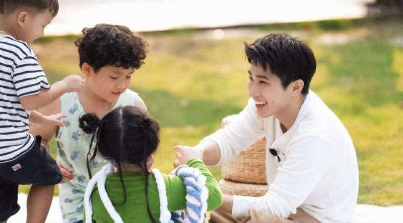 Việt Nam có ca sĩ đẹp trai chưa debut đã nổi tiếng cả nước, chăm trẻ chuyên nghiệp nhìn muốn cưới ngay!- Ảnh 4.
