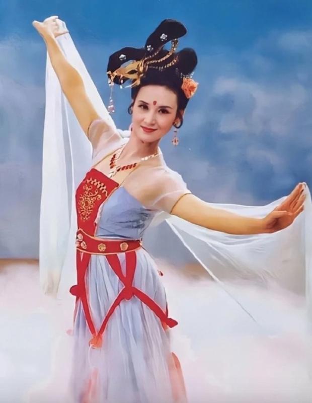 Con đường trở thành nữ tỷ phú của Hằng Nga đẹp nhất màn ảnh- Ảnh 1.