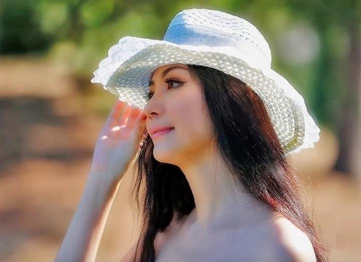 Cuộc sống của mỹ nhân đầu tiên từng 2 lần đăng quang Hoa hậu Việt Nam- Ảnh 4.