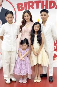 Cô út Lisa nhà Khánh Thi – Phan Hiển gây sốt vì xinh yêu như "búp bê sống", khoảnh khắc khiêu vũ mới chiếm "spotlight"