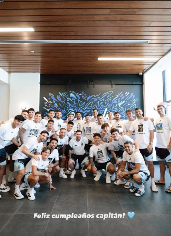 Messi bất ngờ bị "đánh úp"- Ảnh 2.