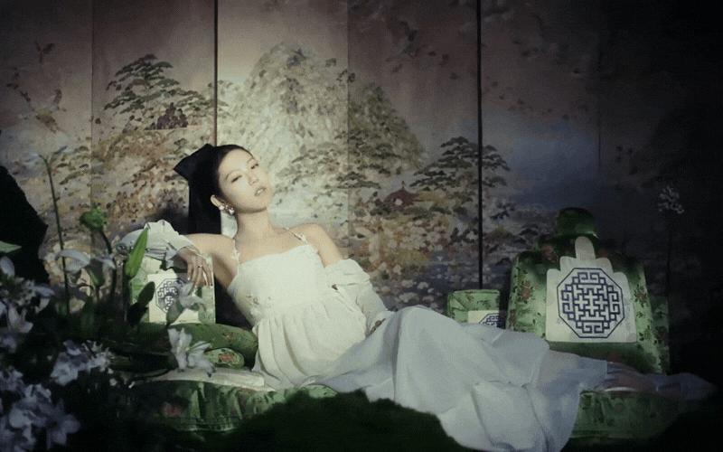 Showbiz vừa xuất hiện 2 “viên ngọc quý”: Nhan sắc như tiểu thư cành vàng lá ngọc, ma mị thôi miên dân tình cỡ này- Ảnh 3.