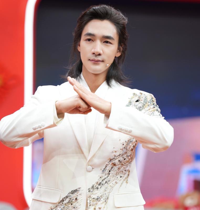 Showbiz có đúng 1 người già trước tuổi lại được khen tới tấp: Visual sắc như dao cạo, đến sợi tóc cũng đẹp quên sầu- Ảnh 6.