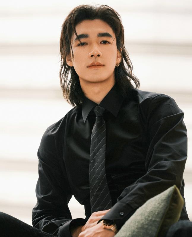 Showbiz có đúng 1 người già trước tuổi lại được khen tới tấp: Visual sắc như dao cạo, đến sợi tóc cũng đẹp quên sầu- Ảnh 3.