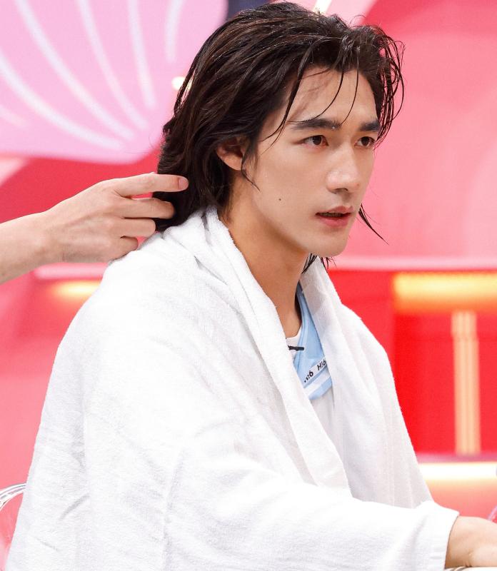 Showbiz có đúng 1 người già trước tuổi lại được khen tới tấp: Visual sắc như dao cạo, đến sợi tóc cũng đẹp quên sầu- Ảnh 12.