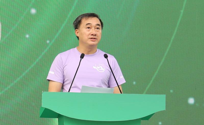 "Sức khoẻ bắt đầu từ việc cha mẹ bớt cầm điện thoại, cùng con đi bộ 1 vòng sau bữa tối"- Ảnh 1.