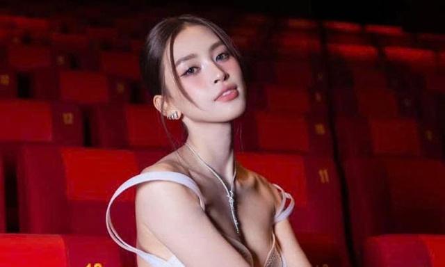 Hoa hậu đẹp nhất Việt Nam được ưu ái đóng loạt phim nghìn tỷ vẫn bị chê “đơ”: Nhan sắc không cứu nổi diễn xuất?- Ảnh 1.