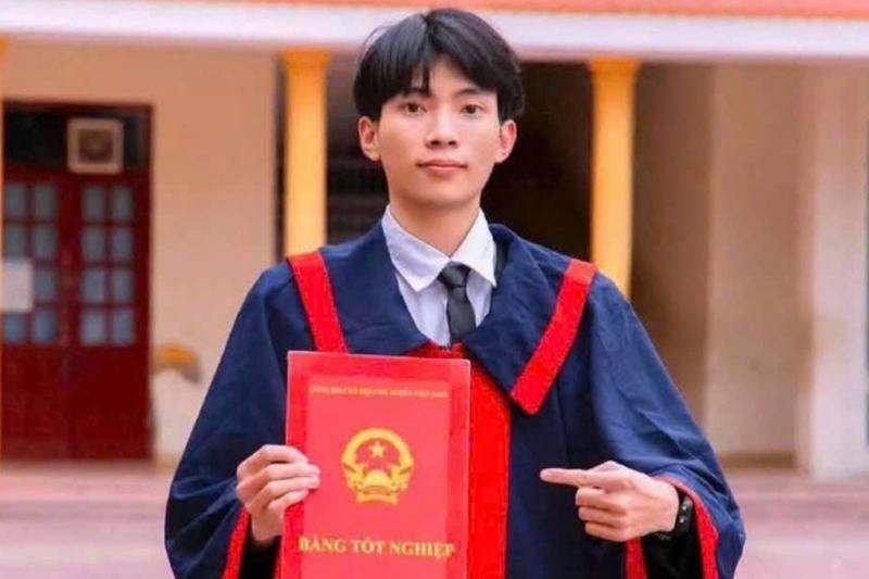 Từng là cậu bé lang thang, "mồ côi", nam sinh viết nên kỳ tích với ngôi thủ khoa trường chuyên - Ảnh 1.