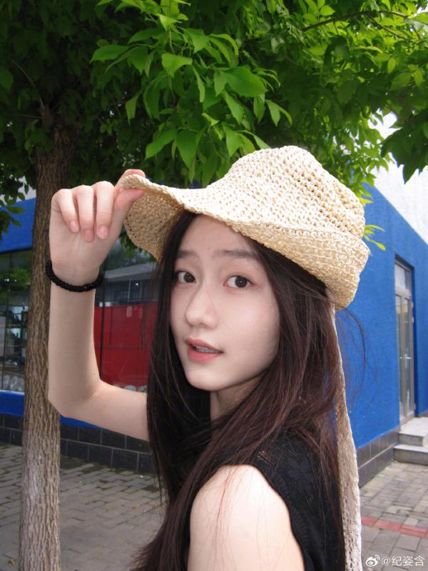 “Con gái Triệu Vy” dậy thì ngoạn mục sau 13 năm, đẹp đến mức bị cả nước cấm dao kéo- Ảnh 1.