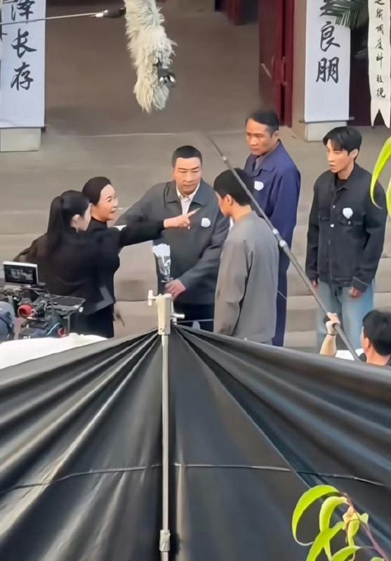 Nam diễn viên hạng A bị tát đỏ mặt tía tai trên phim trường, nhìn thấy ai cũng xót- Ảnh 1.