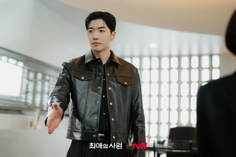 CEO đẹp mê mẩn thế này nhân viên nào làm việc nổi: Góc nghiêng góc thẳng đều tuyệt đỉnh, ngắm là đổ đứ đừ- Ảnh 3.