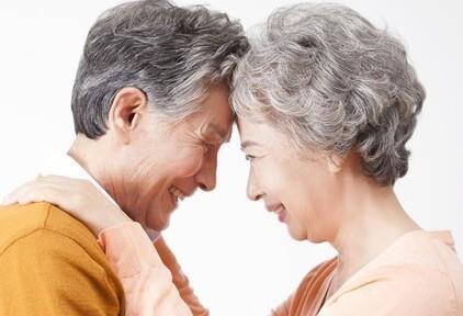 Lời khuyên của một phụ nữ 65 tuổi: Ngay cả khi bạn không còn "chuyện vợ chồng" cũng đừng ngủ riêng, lý do liên quan đến cả tính mạng- Ảnh 2.