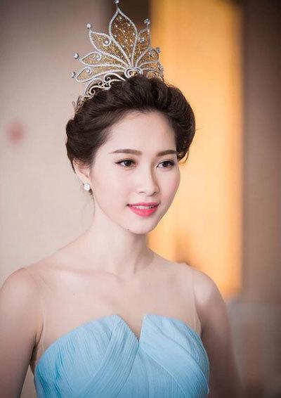 Hoa hậu từng đi làm pha chế: Nay làm mẹ 3 con, chồng là TGĐ tập đoàn hàng chục nghìn tỷ đồng- Ảnh 1.