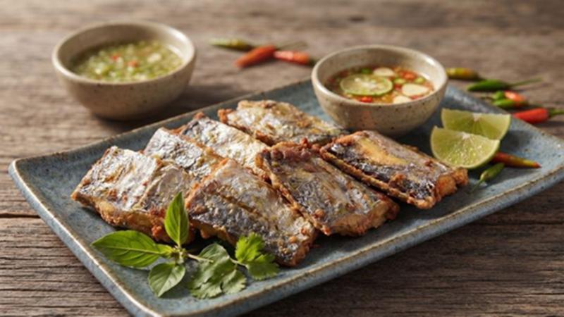 Một phụ nữ bị hạ huyết áp, nổi mẩn khắp người sau khi ăn cá nướng, nội soi phát hiện nguyên nhân gây sốc - Ảnh 3.