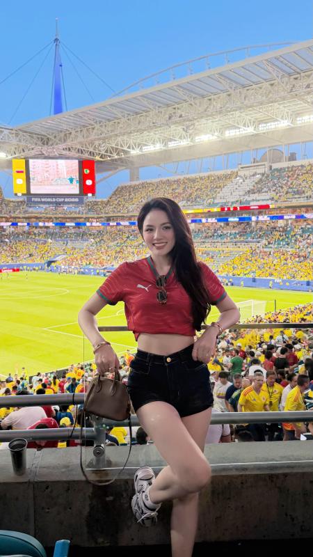Danh tính gái đẹp Đắk Lắk check-in xem World Cup 2026 ở Mỹ: Mới tậu BMW, cuộc sống sang chảnh gây chú ý - Ảnh 1.