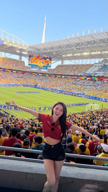 Danh tính gái đẹp Đắk Lắk check-in xem World Cup 2026 ở Mỹ: Mới tậu BMW, cuộc sống sang chảnh gây chú ý - Ảnh 2.