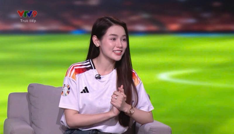 Danh tính gái đẹp Đắk Lắk check-in xem World Cup 2026 ở Mỹ: Mới tậu BMW, cuộc sống sang chảnh gây chú ý - Ảnh 7.