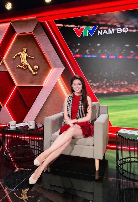 Danh tính gái đẹp Đắk Lắk check-in xem World Cup 2026 ở Mỹ: Mới tậu BMW, cuộc sống sang chảnh gây chú ý - Ảnh 9.