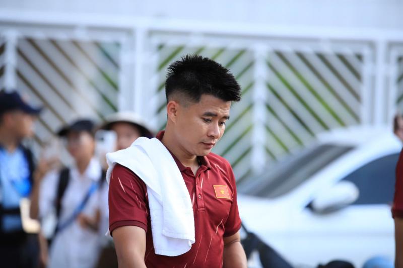 Camera bắt cận visual dàn trai đẹp tuyển Việt Nam: Trung Kiên, Hoàng Hên sáng bừng, Văn Hậu lần này khác lạ- Ảnh 13.