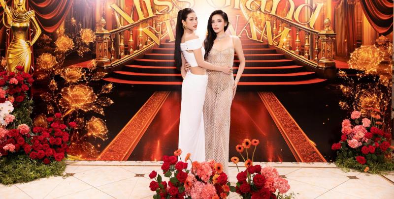 Thảm đỏ Chung kết Miss Grand Vietnam: Kỳ Duyên - Thiên Ân ôm nhau tình tứ, Thanh Thuỷ quá slay! - Ảnh 2.