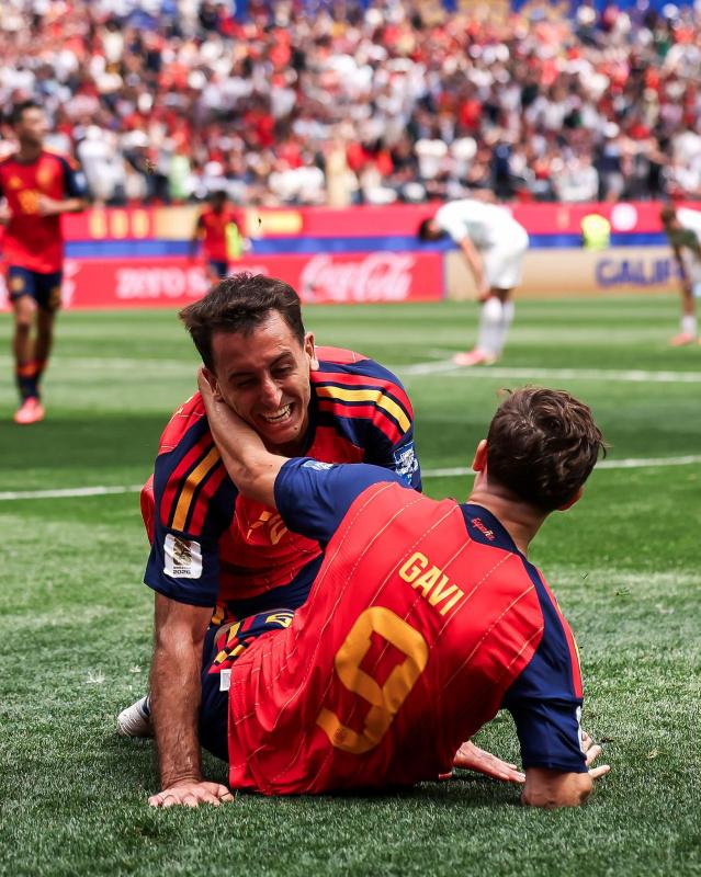 Tây Ban Nha đè bẹp Áo 3-0, chấm dứt 16 năm chờ đợi ở vòng knock-out World Cup - Ảnh 4.