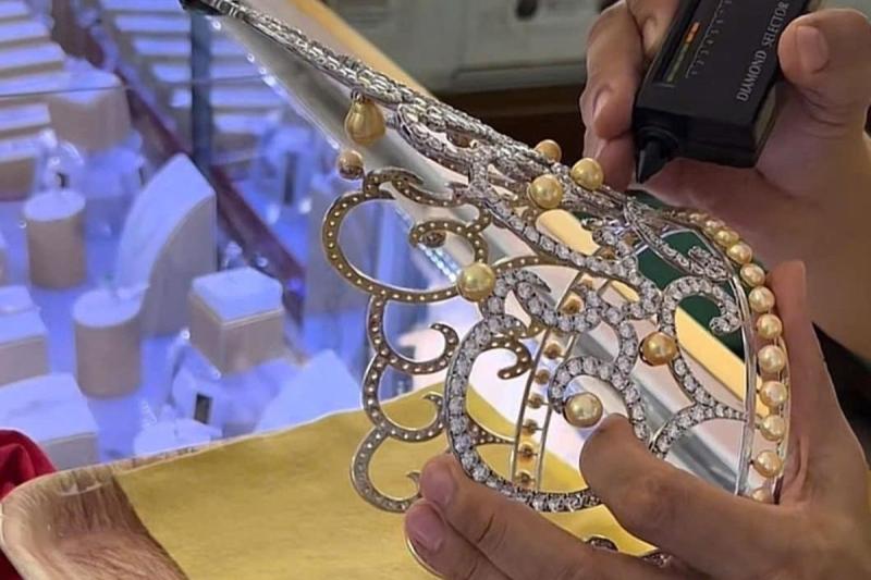 Mới nhất vụ 1 Hoa hậu Vbiz mang vương miện 3 tỷ đồng được kiểm định là hàng giả- Ảnh 2.