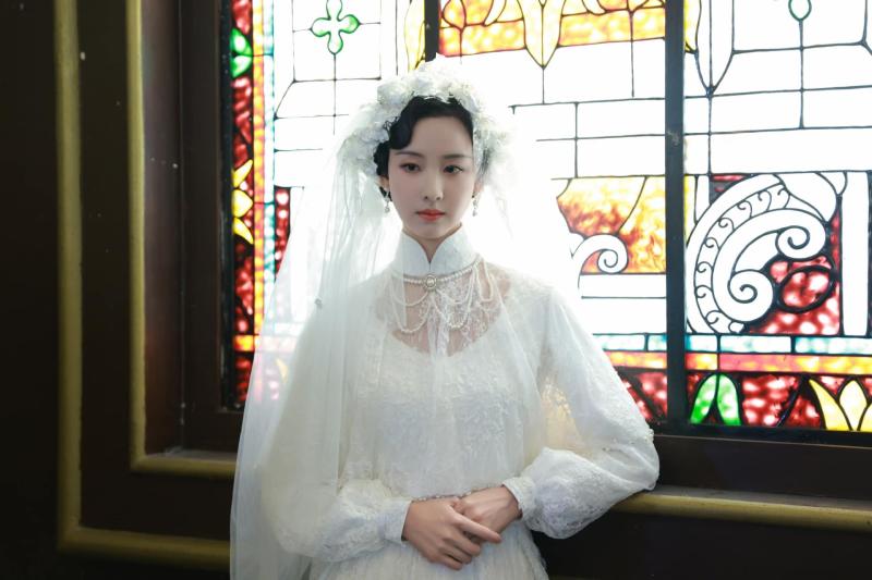 Cô dâu đang gây tranh cãi khắp MXH: Nhan sắc như kiệt tác hội họa nhưng ai cũng chê “kém sang vô cùng”- Ảnh 8.
