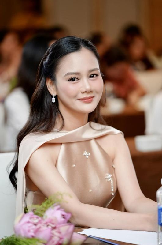 Mỹ nhân là nghịch lý visual của Vbiz: Đóng phim nào cũng quê mùa kém sắc, ngoài đời đẹp điên đảo chẳng ai dám chê- Ảnh 8.