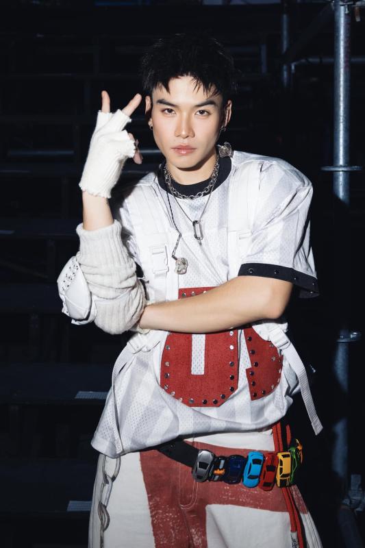 Việt Nam có ca sĩ là "con nhà nòi" ẩn mình gần 10 năm, vừa debut đã được báo quốc tế khen ngợi- Ảnh 5.