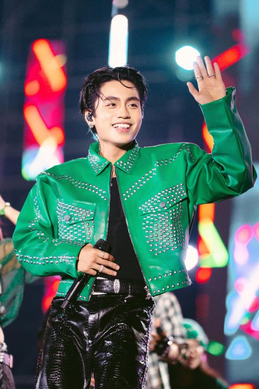 Nam ca sĩ có anh trai là sao hạng S Việt Nam, vừa ra mắt đã nổi tiếng cả nước, hit 126 triệu views - Ảnh 4.