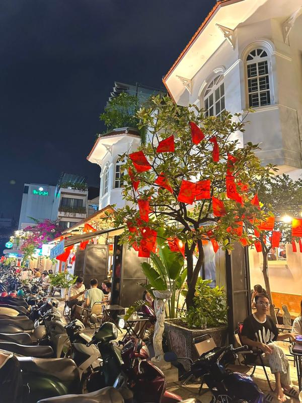 Cô gái người miền Tây khiến tiến sĩ mang 13 cây vàng hỏi cưới, mở quán cafe được Hoa hậu quốc tế đến ủng hộ- Ảnh 7.