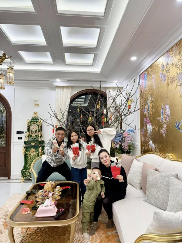 Nữ NSƯT, trưởng khoa thanh nhạc tái hôn với 1 viện trưởng, sở hữu biệt thự 10 phòng ngủ, sống đơn giản- Ảnh 6.
