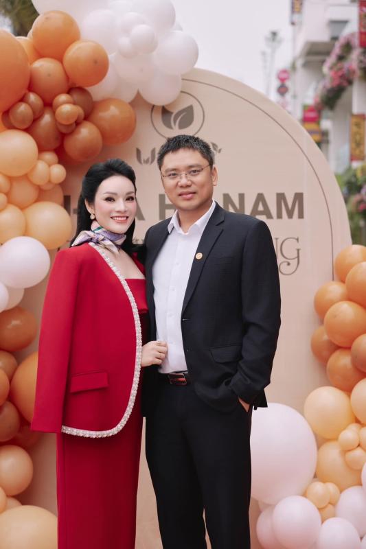 Nữ NSƯT, trưởng khoa thanh nhạc tái hôn với 1 viện trưởng, sở hữu biệt thự 10 phòng ngủ, sống đơn giản- Ảnh 4.