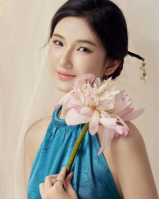 Nhan sắc người mẫu 20 tuổi gây tiếc nuối khi trượt vai Nam Phương Hoàng hậu- Ảnh 9.